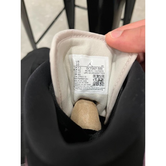 Jordan 1 Mid Mulberry Size 8.5 - Picture 7 of 10